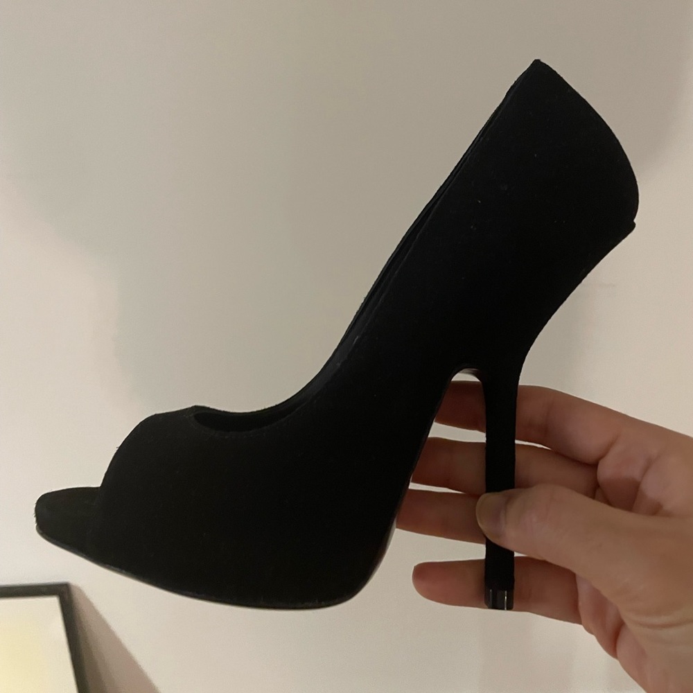 Never worn BRAND NEW original Giuseppe Zanotti black suede heels with box